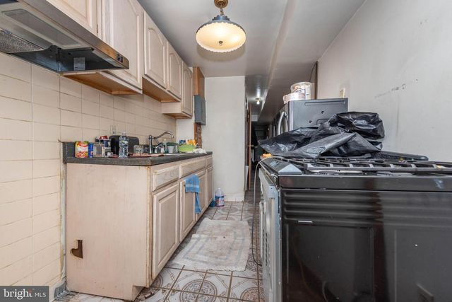 212 W SARATOGA ST, Baltimore, MD 21201