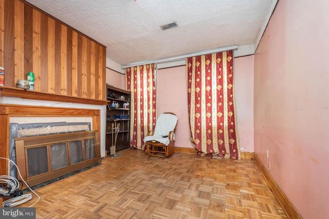 212 W SARATOGA ST, Baltimore, MD 21201