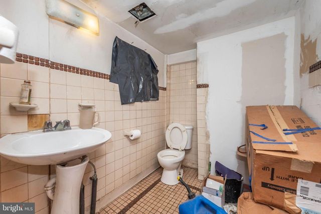 212 W SARATOGA ST, Baltimore, MD 21201