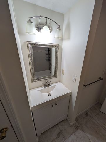 233 Meeting House Path 233, Ashland, MA 01721