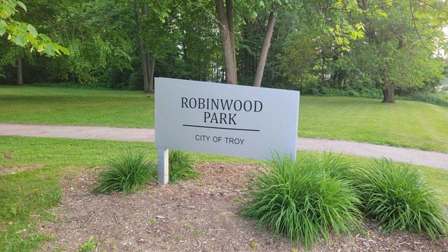 655 Robinwood Drive, City Of Troy, MI 48083
