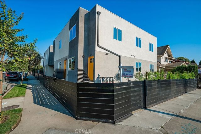 1348 W 41st Place, Los Angeles, CA 90037