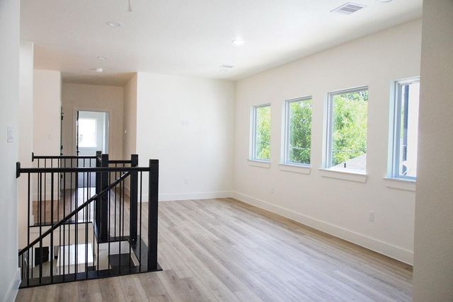 7134 Saint Augustine Street, Houston, TX 77021
