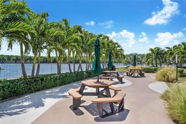 400 Kings Point Drive 316, Sunny Isles Beach, FL 33160