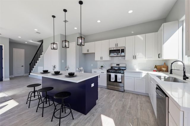 2208 Des Chaumes, Houston, TX 77026