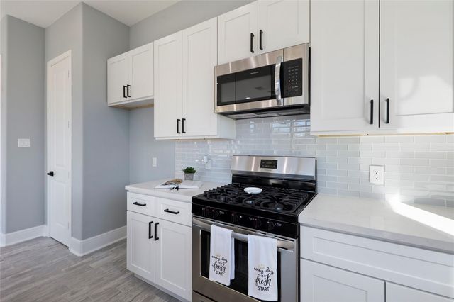 2208 Des Chaumes, Houston, TX 77026