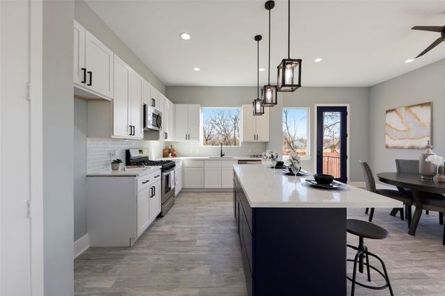 2208 Des Chaumes, Houston, TX 77026