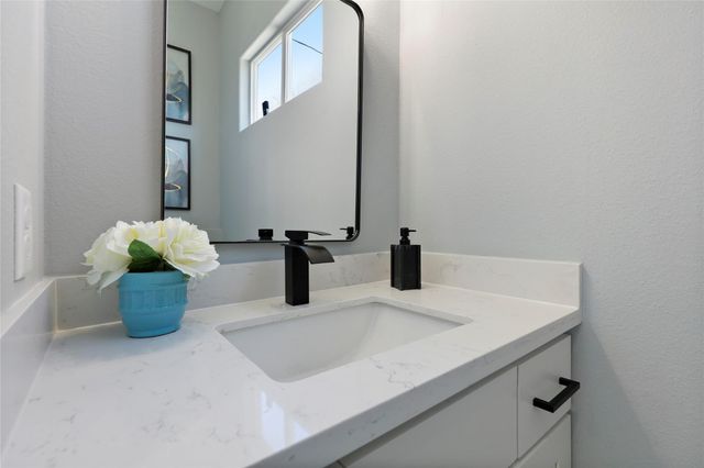 2208 Des Chaumes, Houston, TX 77026