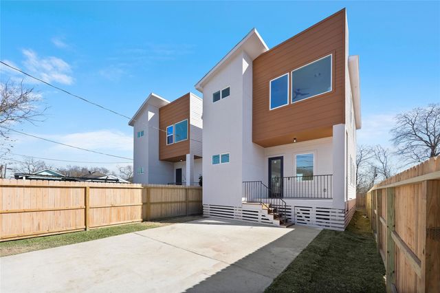 2208 Des Chaumes, Houston, TX 77026