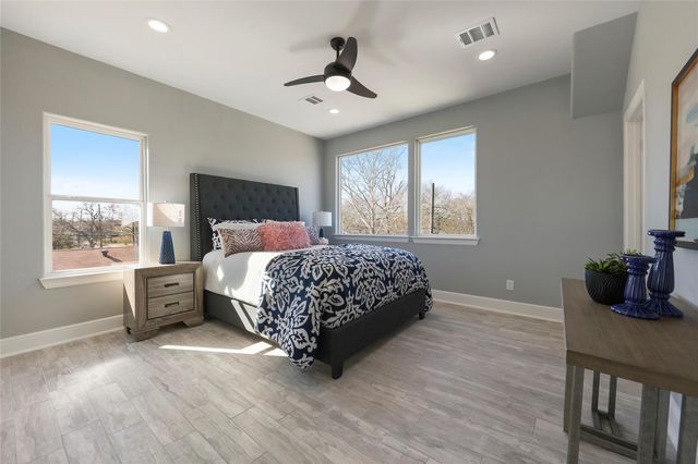 2208 Des Chaumes, Houston, TX 77026