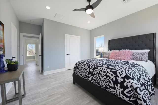 2208 Des Chaumes, Houston, TX 77026