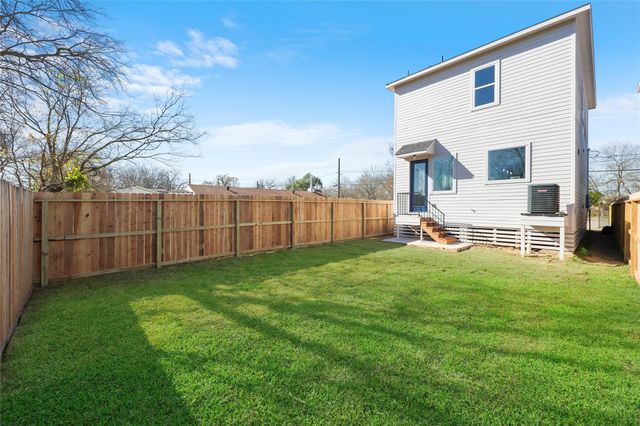 2208 Des Chaumes, Houston, TX 77026