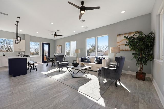 2208 Des Chaumes, Houston, TX 77026