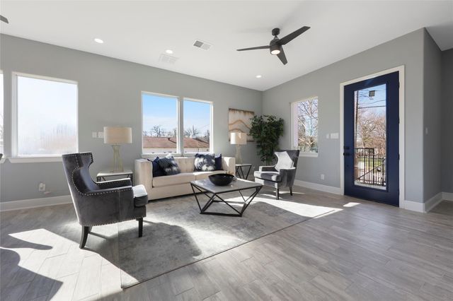 2208 Des Chaumes, Houston, TX 77026