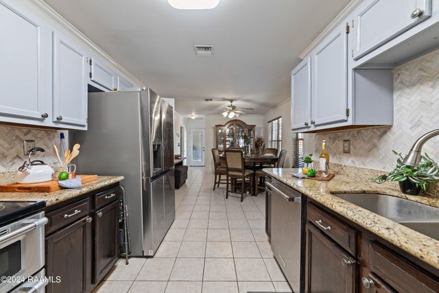 201 Pear Tree Circle, Broussard, LA 70518