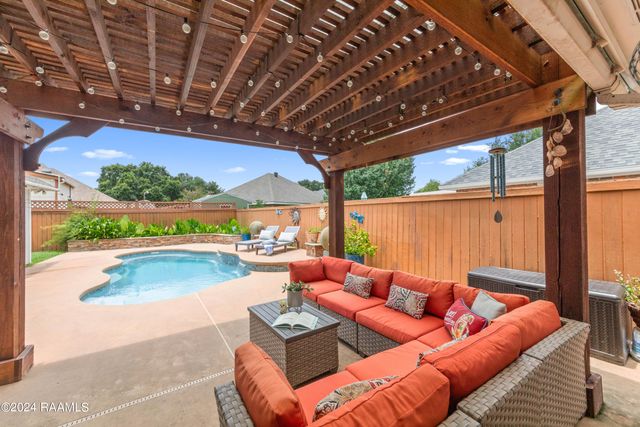 201 Pear Tree Circle, Broussard, LA 70518