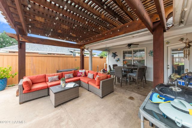 201 Pear Tree Circle, Broussard, LA 70518