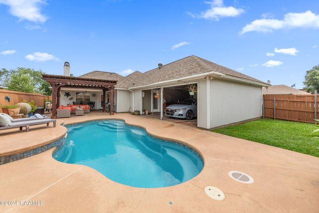 201 Pear Tree Circle, Broussard, LA 70518