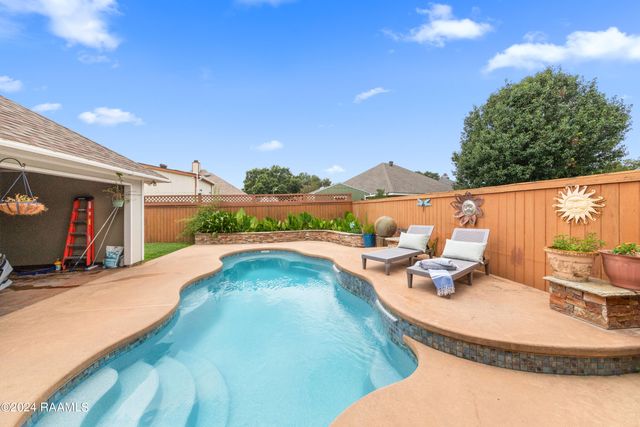 201 Pear Tree Circle, Broussard, LA 70518
