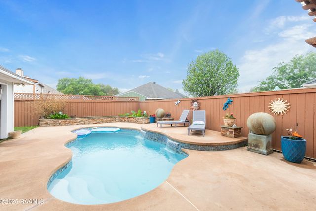 201 Pear Tree Circle, Broussard, LA 70518