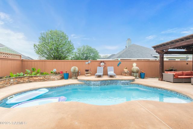 201 Pear Tree Circle, Broussard, LA 70518