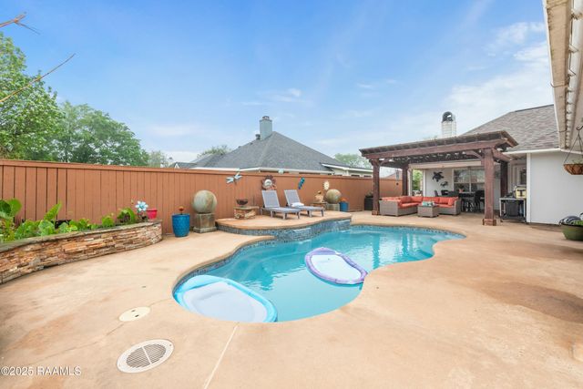 201 Pear Tree Circle, Broussard, LA 70518