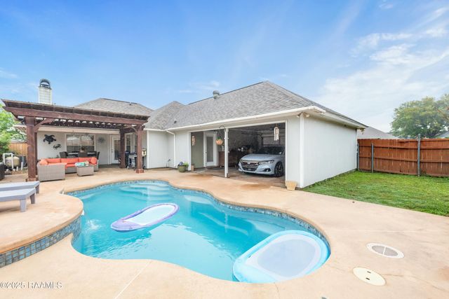 201 Pear Tree Circle, Broussard, LA 70518