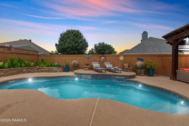 201 Pear Tree Circle, Broussard, LA 70518