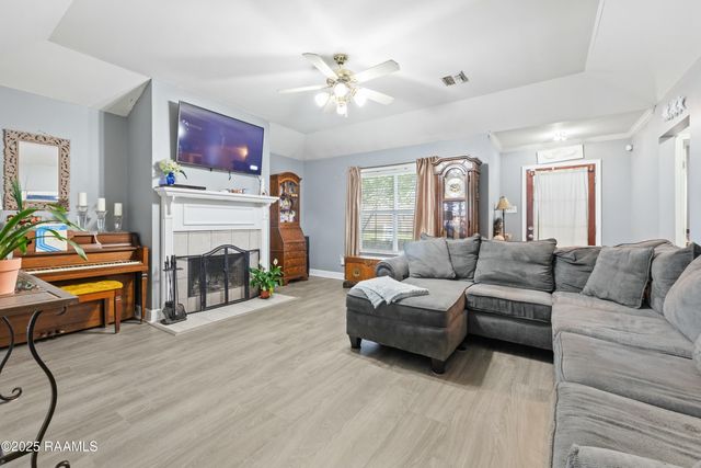 201 Pear Tree Circle, Broussard, LA 70518