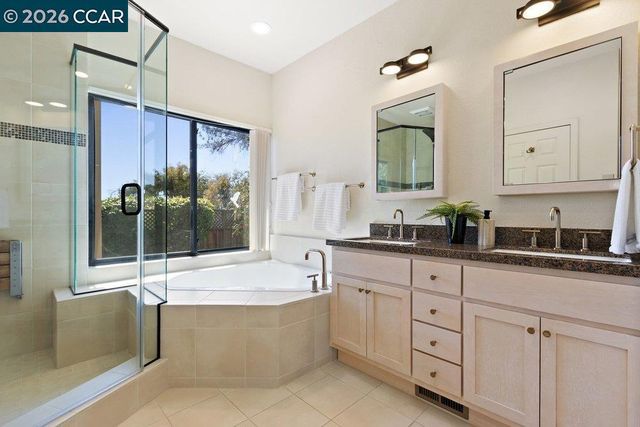 1803 Lamplight Ct, Walnut Creek, CA 94597
