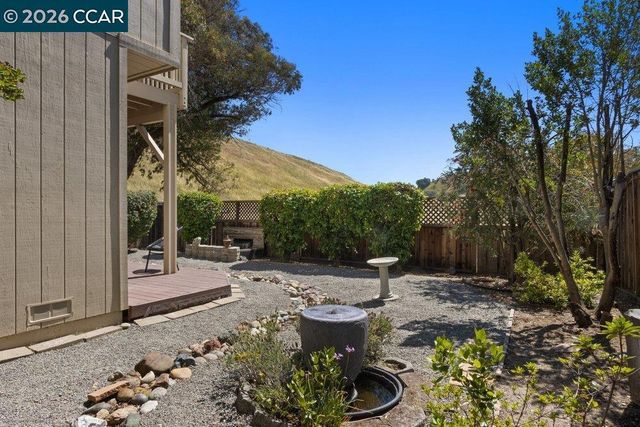 1803 Lamplight Ct, Walnut Creek, CA 94597
