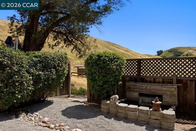 1803 Lamplight Ct, Walnut Creek, CA 94597