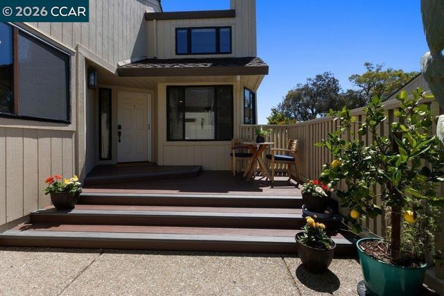 1803 Lamplight Ct, Walnut Creek, CA 94597