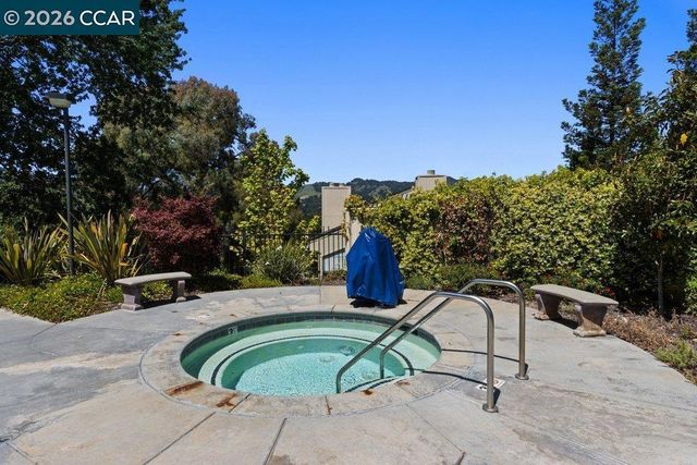 1803 Lamplight Ct, Walnut Creek, CA 94597