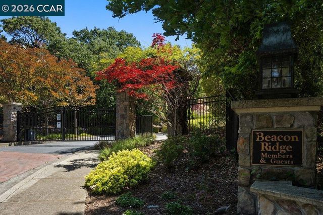 1803 Lamplight Ct, Walnut Creek, CA 94597