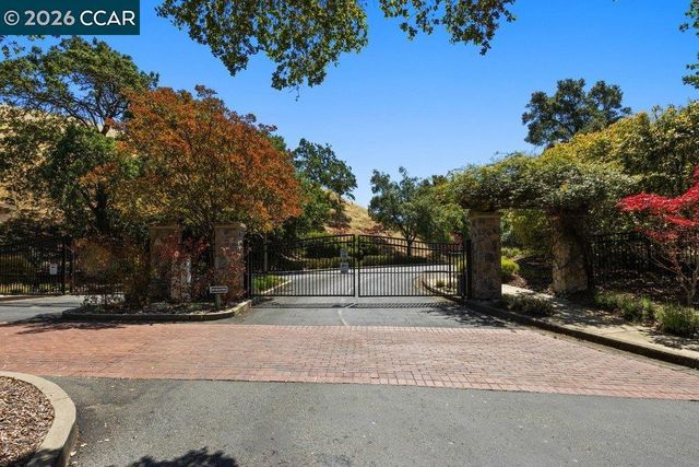 1803 Lamplight Ct, Walnut Creek, CA 94597