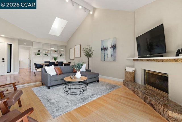 1803 Lamplight Ct, Walnut Creek, CA 94597