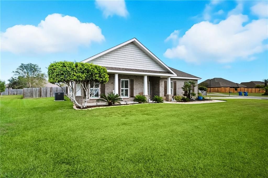 4229 Grove Street, Gulf Shores, AL 36542