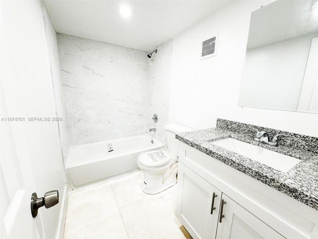 1746 NW 55th Ave 203, Lauderhill, FL 33313