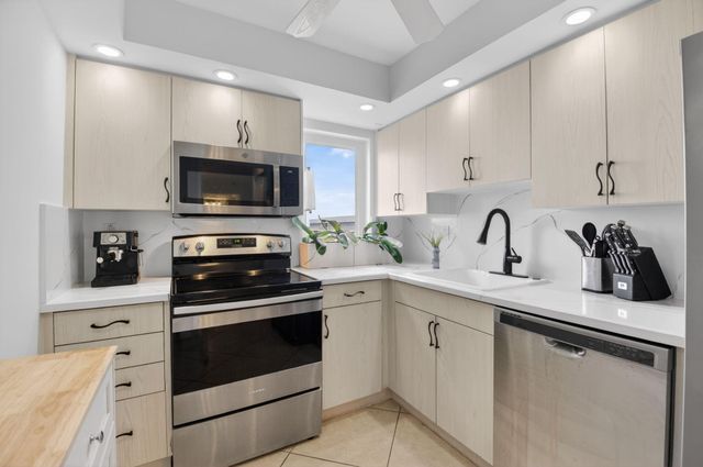 3215 S Ocean Boulevard 702, Highland Beach, FL 33487