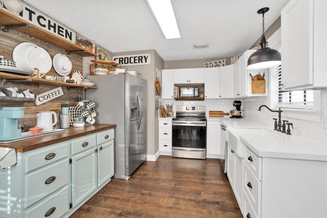 12310 Lakeview Manor Drive, Willis, TX 77318