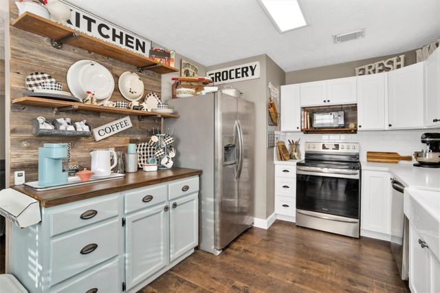12310 Lakeview Manor Drive, Willis, TX 77318