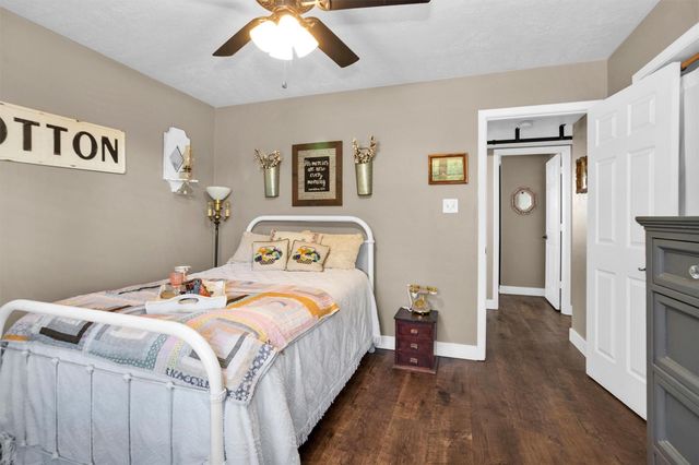 12310 Lakeview Manor Drive, Willis, TX 77318