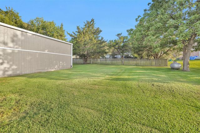 12310 Lakeview Manor Drive, Willis, TX 77318
