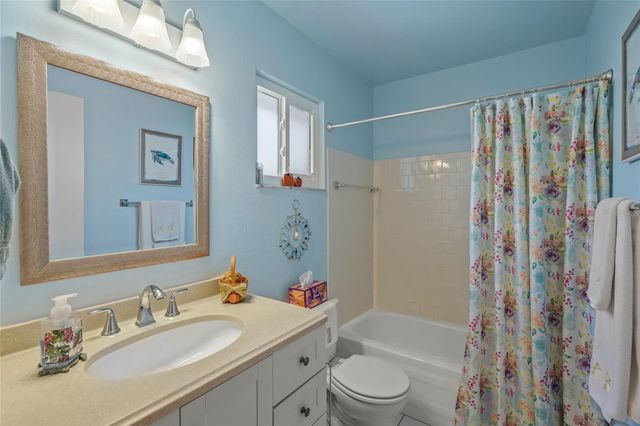1325 GLEN OAKS DRIVE E 133, Sarasota, FL 34232