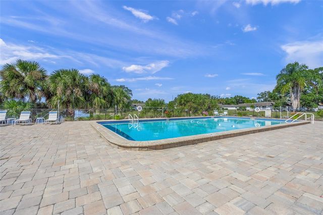 1325 GLEN OAKS DRIVE E 133, Sarasota, FL 34232