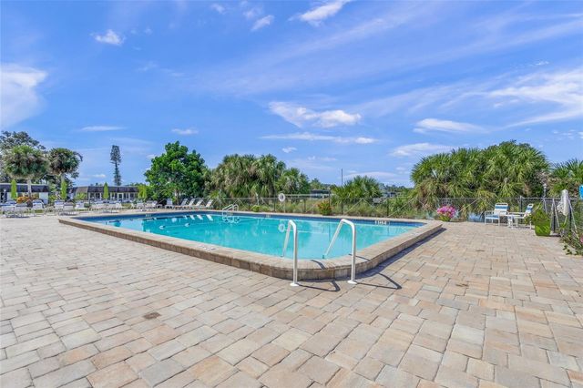 1325 GLEN OAKS DRIVE E 133, Sarasota, FL 34232