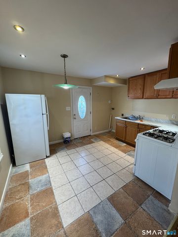 117 Dupont Place 119, Bridgeport, CT 06610