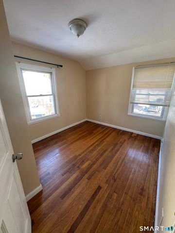 117 Dupont Place 119, Bridgeport, CT 06610