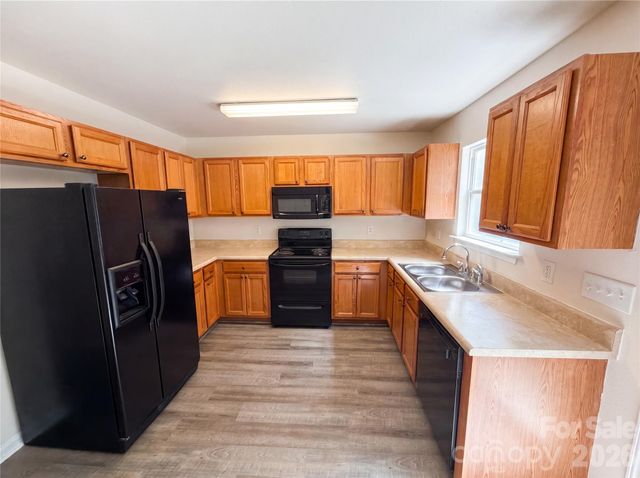1131 Jordans Pond Lane, Charlotte, NC 28214
